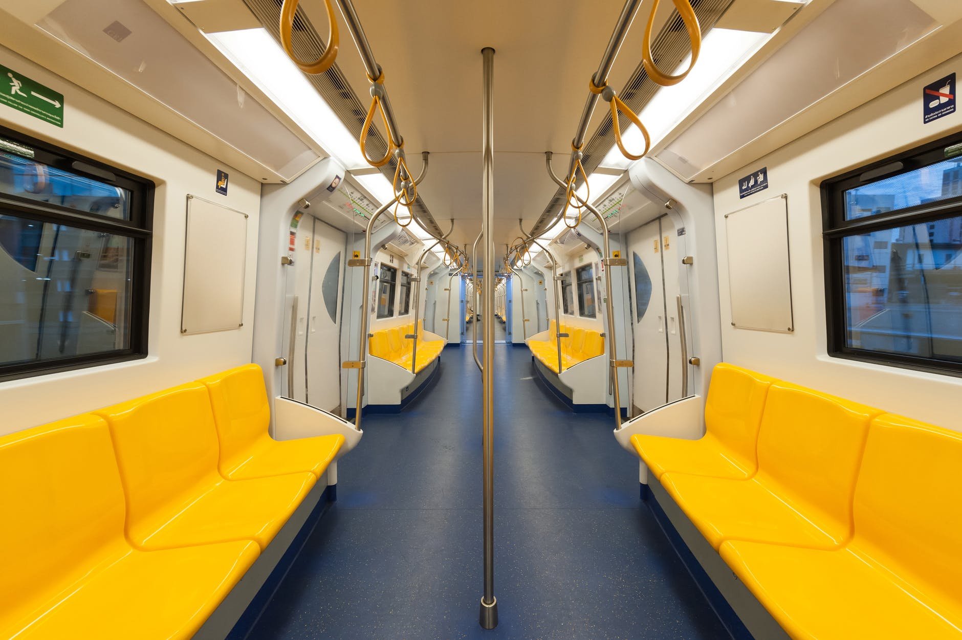 L'intérieur d'un métro
